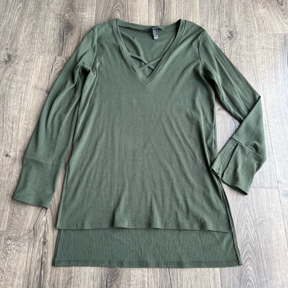 2/$20 Forever 21 criss cross v neck long sleeve tunic ribbed sweater high low M